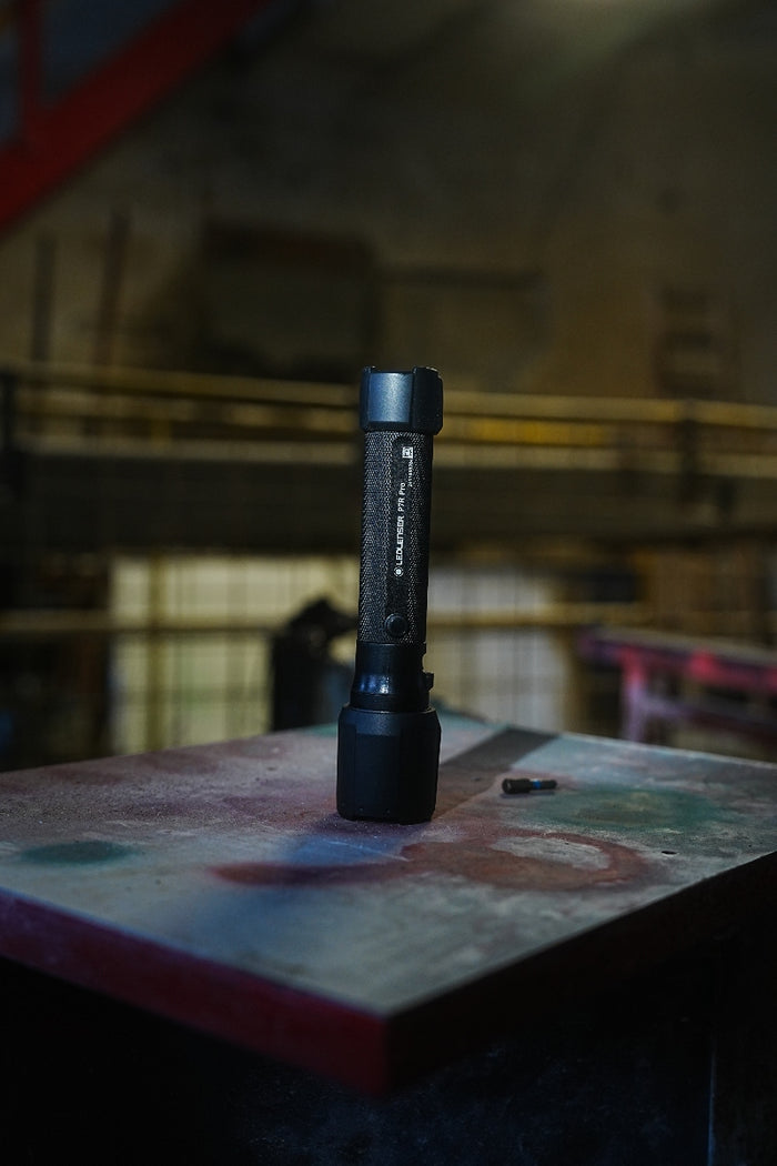 P7R Pro Torch | 2000 Lumens | 320m Range | 60h Runtime | Rechargeable ...